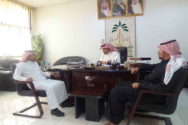 Secretary General of Chamber of Commerce meets director of studies and research at the Technical College in Qurayat